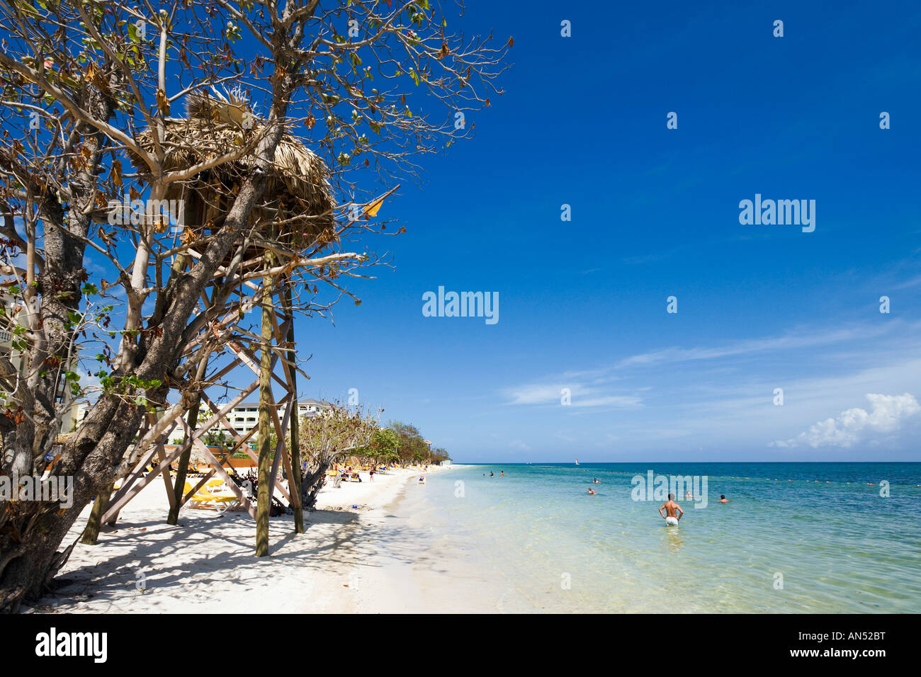 Strand vor dem Royal Decameron Hotel, Montego Bay, Nordküste, Jamaika, Karibik, West Indies Stockfoto