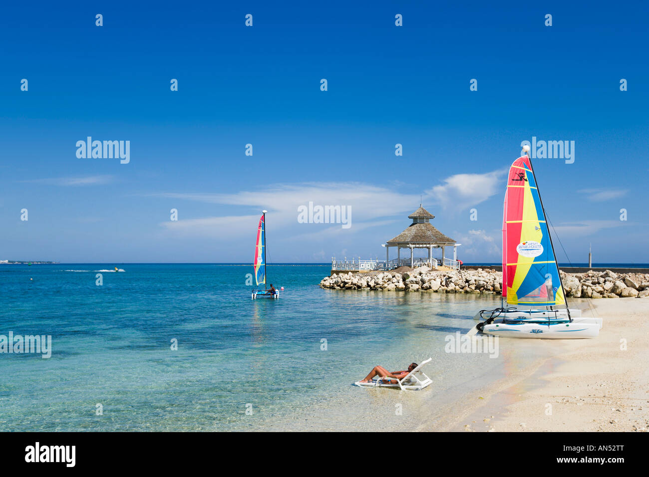 Strand vor Hotel "Sunset Jamaica Grande", Ocho Rios Bay, Ocho Rios, Jamaika, Karibik, West Indies Stockfoto