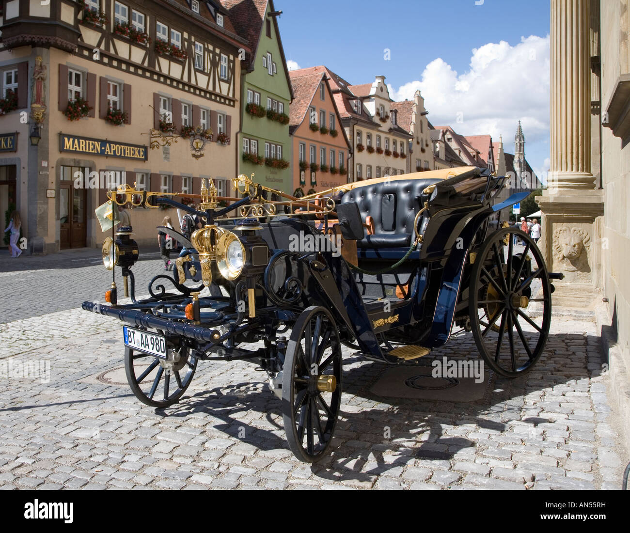 Aaglander-Auto, das sieht aus wie ein klassisches altes Modell aber ist modern in Deutschland gebaut und fotografiert in Rothenburg Stockfoto