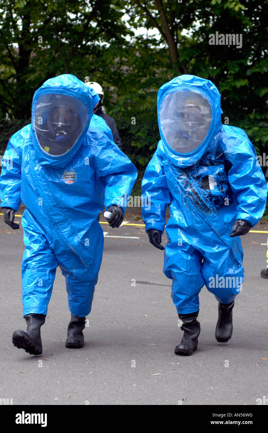 Notdienste nehmen Teil in einem chemischen oder biologischen Angriff Übung, England, UK Stockfoto