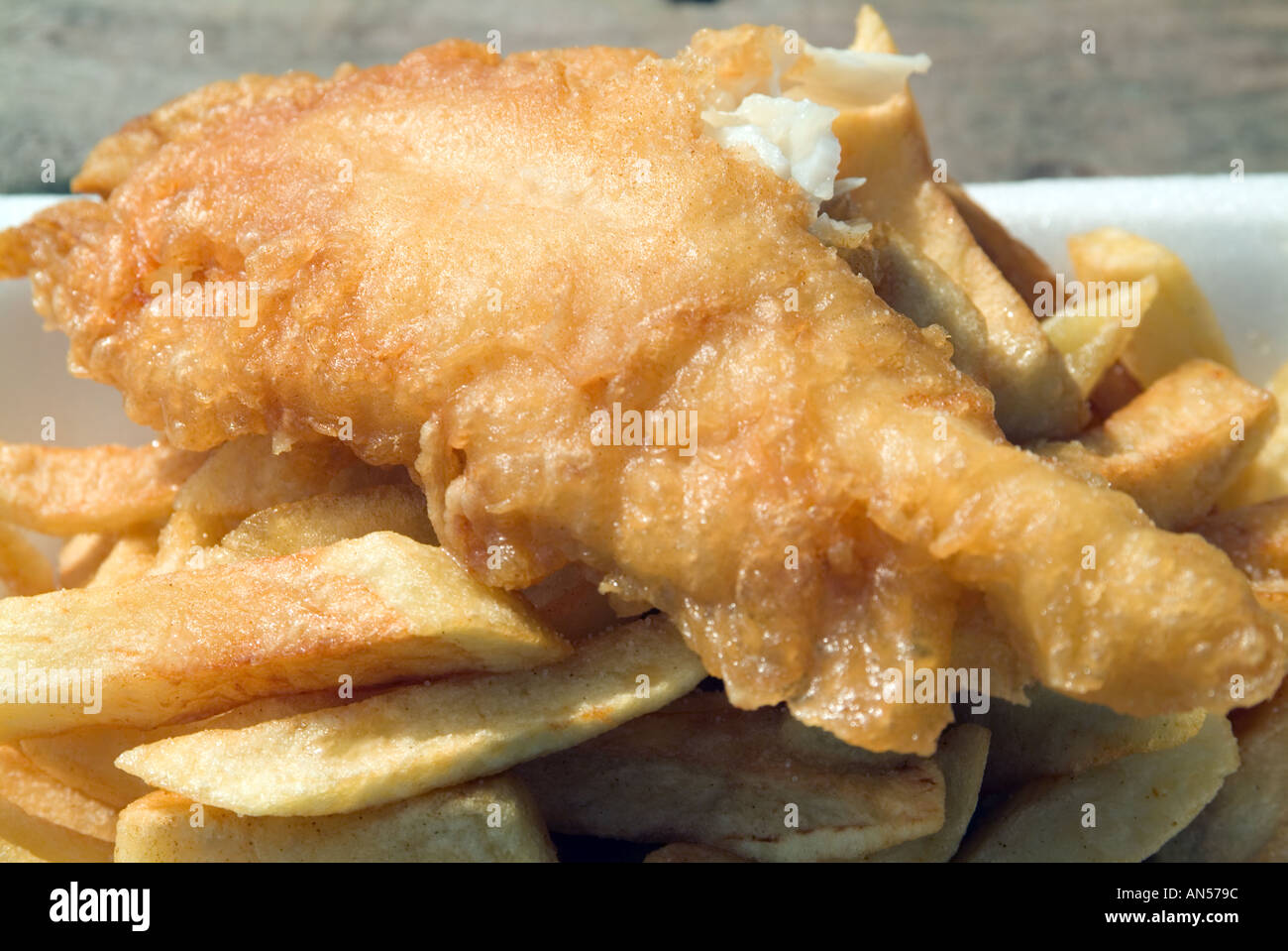 Fish &amp; Chips Kartoffel Kartoffeln fettig Herzinfarkt Fett fetthaltige Lebensmittel braten tiefen Öl Teig Tropf Obiese über traditionelle Gewicht Fast-food Stockfoto