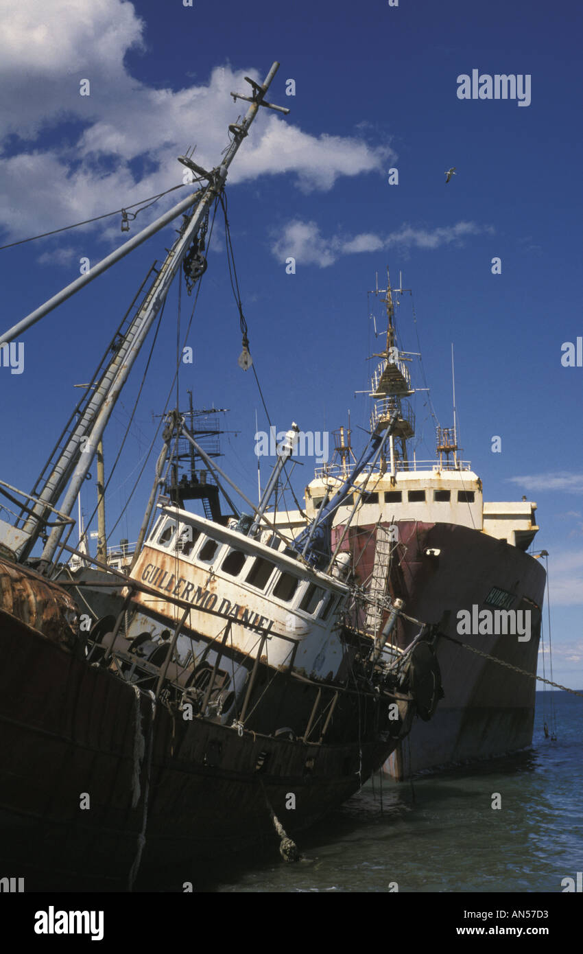Verlassene Schiffe in Puerto Madryn Patagonien Argentinien Stockfoto