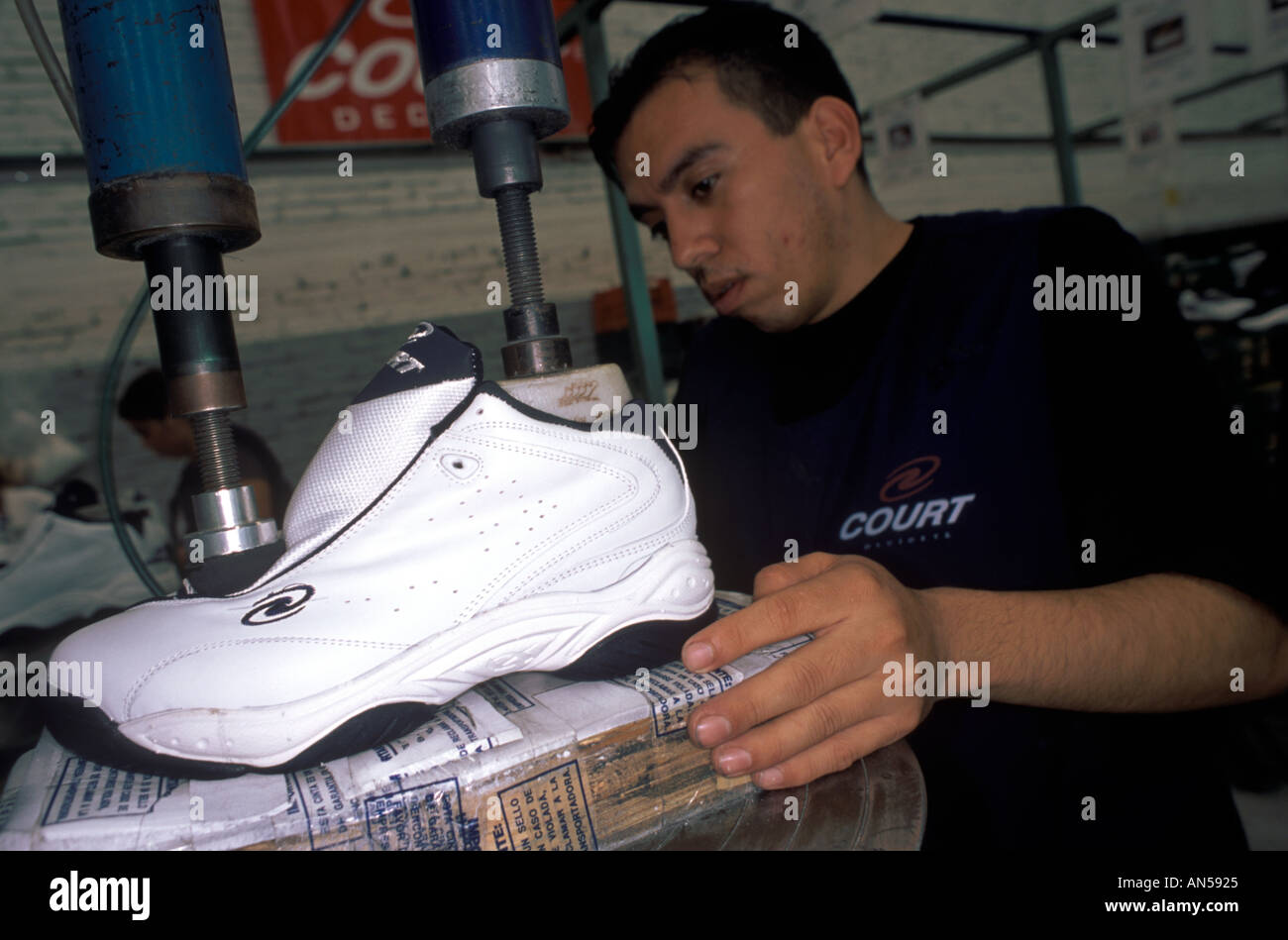 Arbeiter in einer Schuhfabrik in Leon, Guanajuato Mexiko Stockfoto
