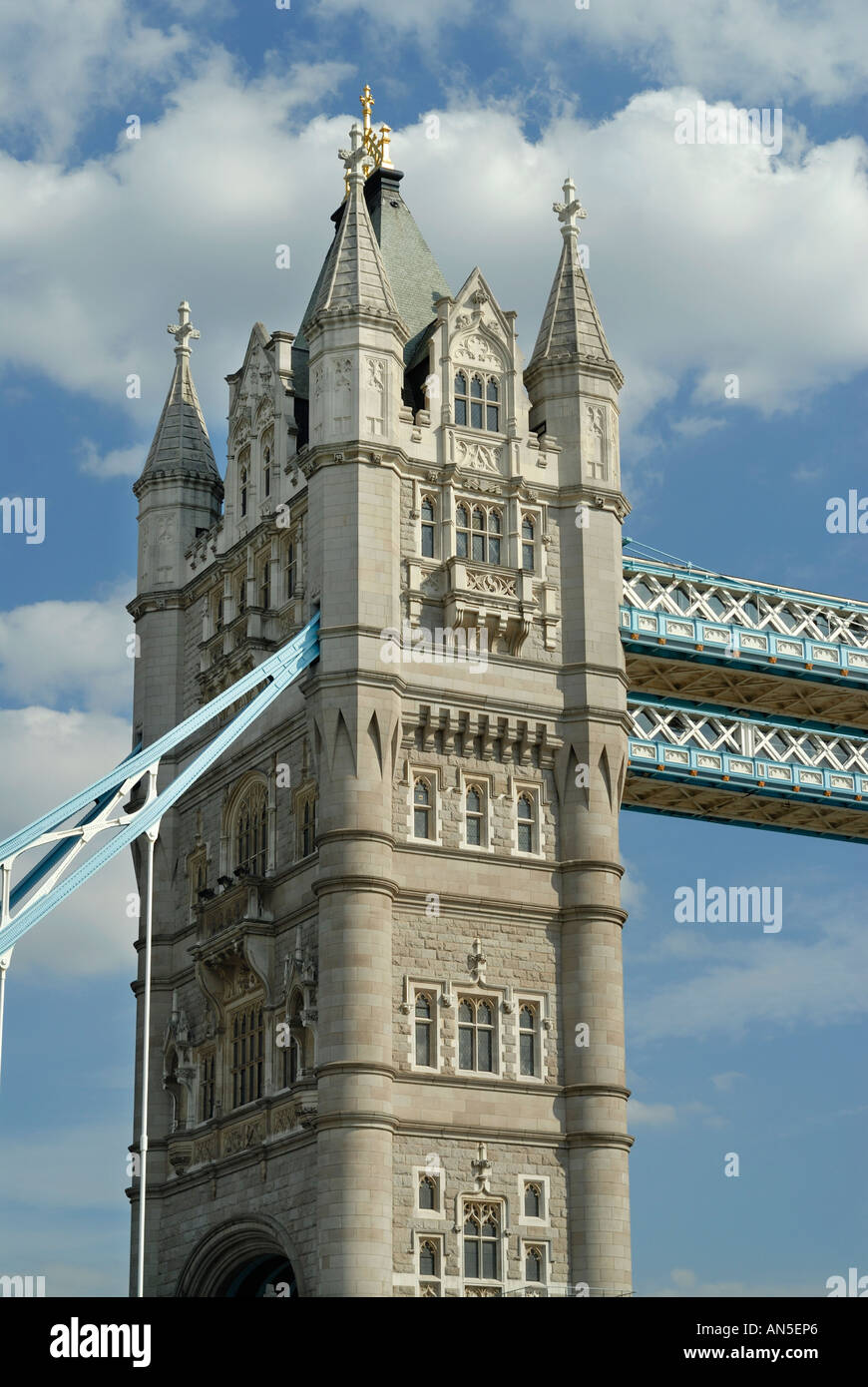 Detail der Tower Bridge London angesehen vom Fluss nach Osten Stockfoto