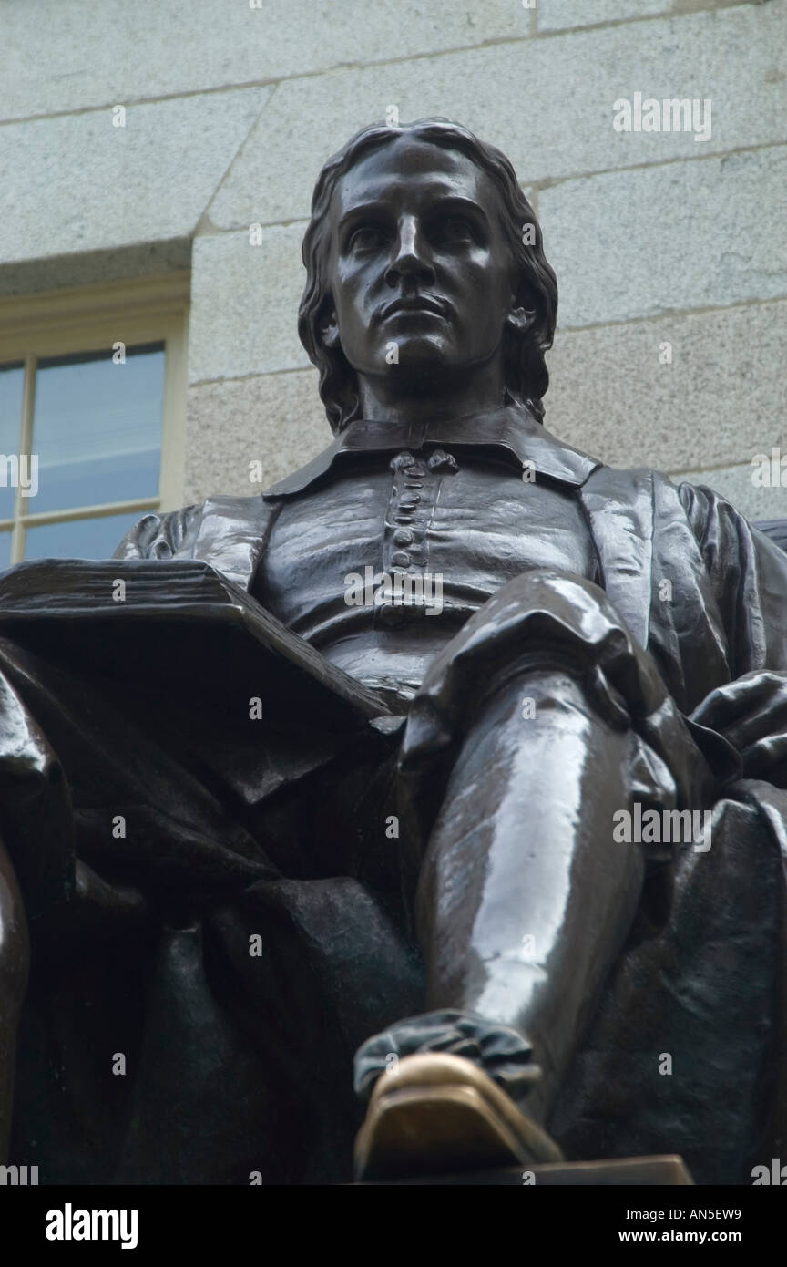 John Harvard Statue Harvard Yard Cambridge Boston Massachusetts New England Vereinigte Staaten von Amerika Stockfoto