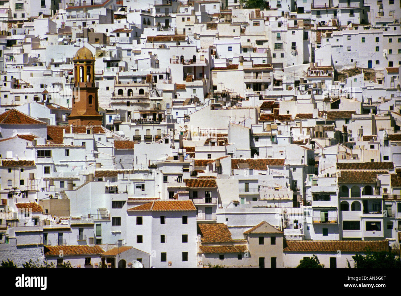 Häuser am Hang Competa Axarquia Spanien Stockfoto