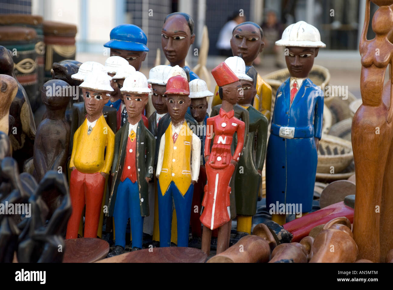 geschnitzte Figuren, Handwerkermarkt, post street Mall, Windhoek, namibia Stockfoto