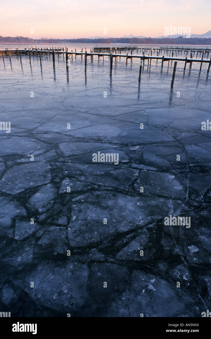 Eisschollen am Chiemsee, Bayern, Deutschland Stockfoto