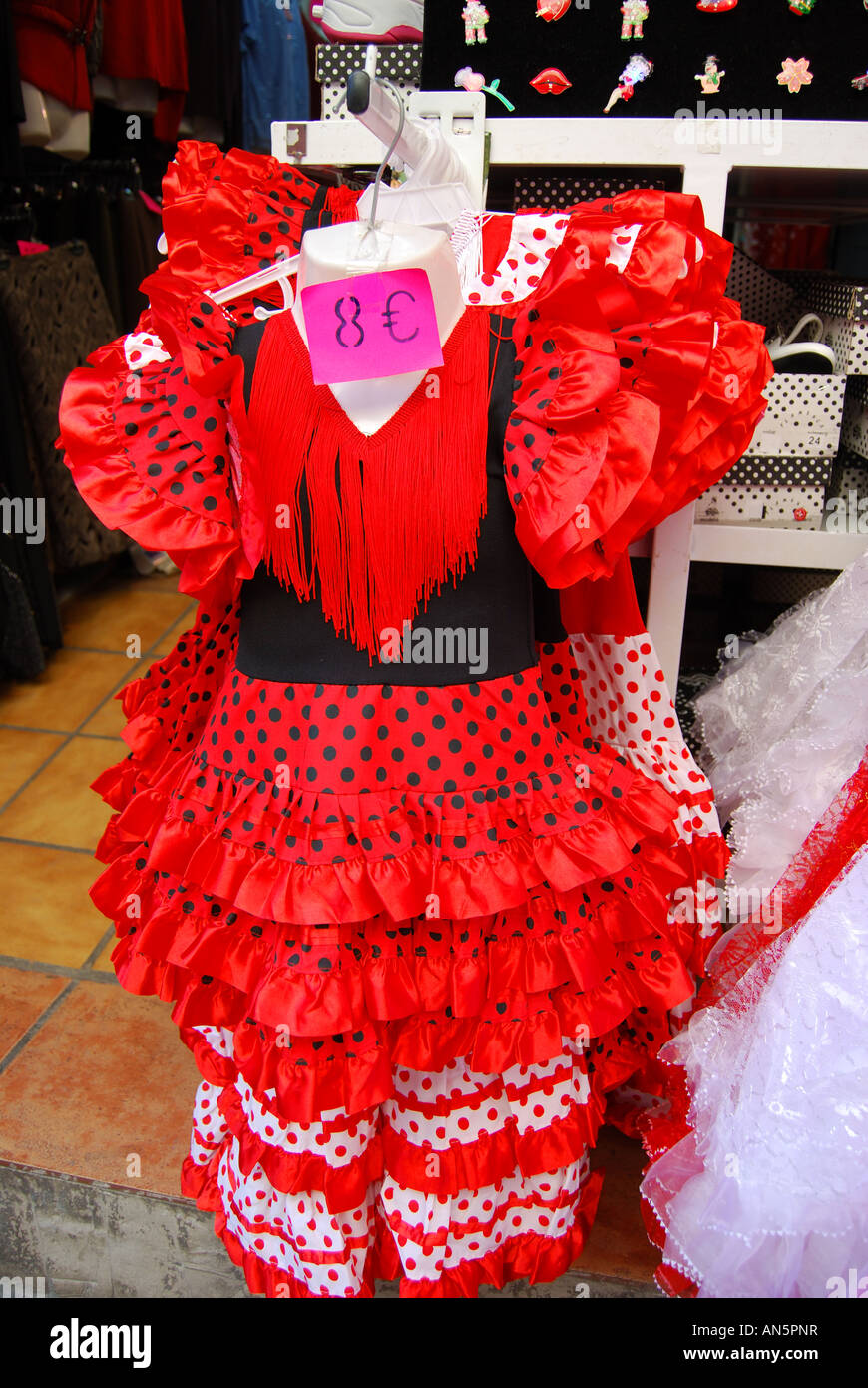 Des Kindes Flamenco Kleid, Old Town, Benidorm, Costa Blanca, Provinz Alicante, Spanien Stockfoto