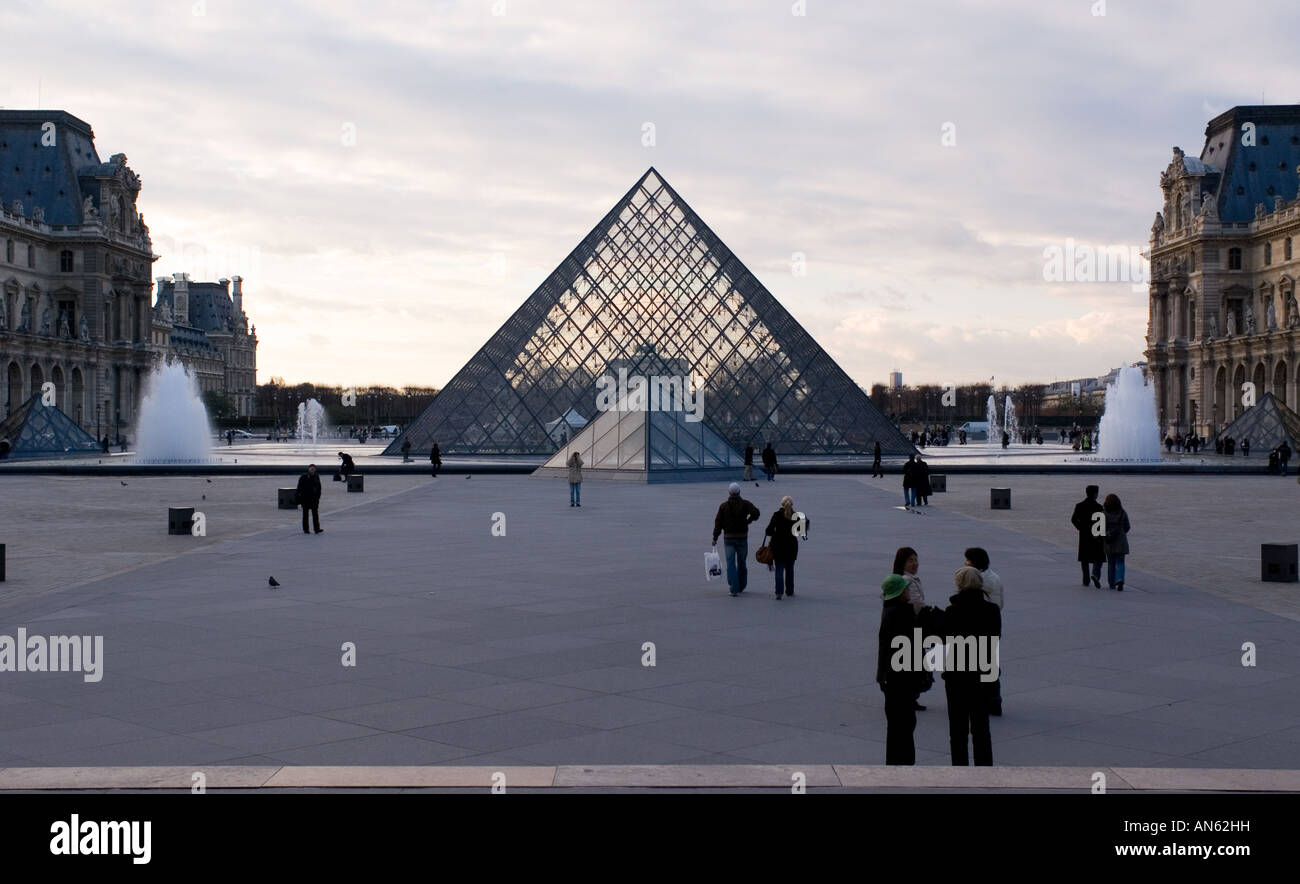 Pyramide des Louvre-Paris Frankreich Stockfoto