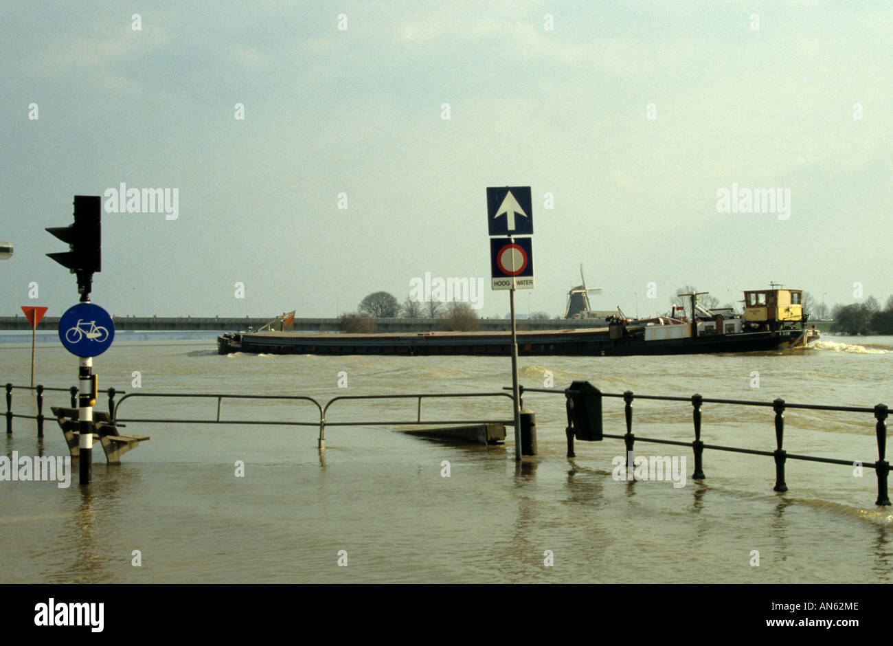 Overijssel Ijssel Overflo Uberschwemmung Hochwasser Deventer Niederlande Holland Stockfotografie Alamy