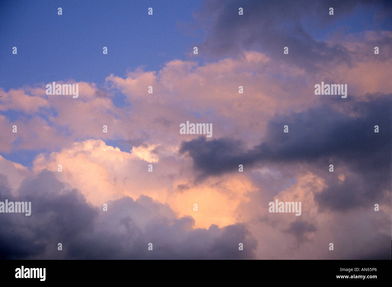 Niederlande Wolke Himmel Luft blaue Wolken Sonnenuntergang Stockfoto