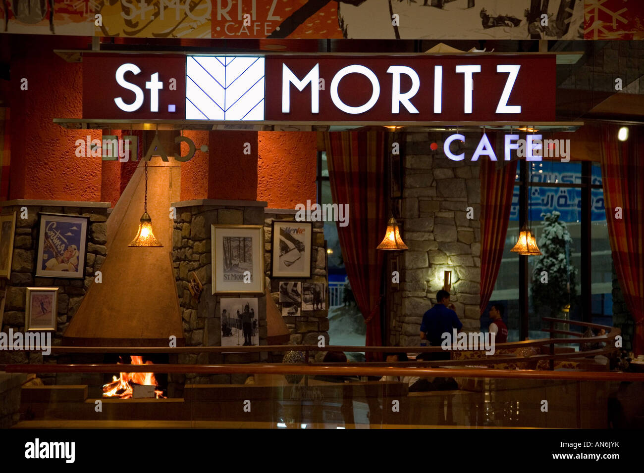 St Moritz Cafe Im Skidom von Dubai St Moritz Caf in Dubai Ski Dome Stockfoto