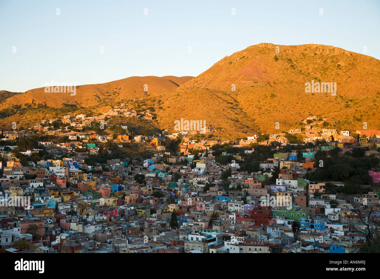 Mexiko Guanajuato Luftaufnahme der Stadt el Pipila übersehen dichte Bebauung der bunten Gebäude am Hang Stockfoto