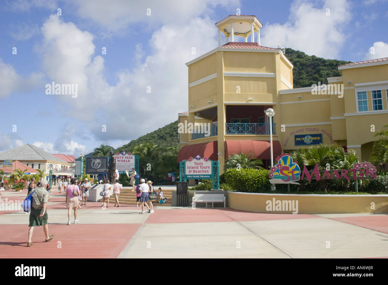 Eingang zum Hafen Point Village Geschäfte auf St. Marteen / St. Martin Stockfoto