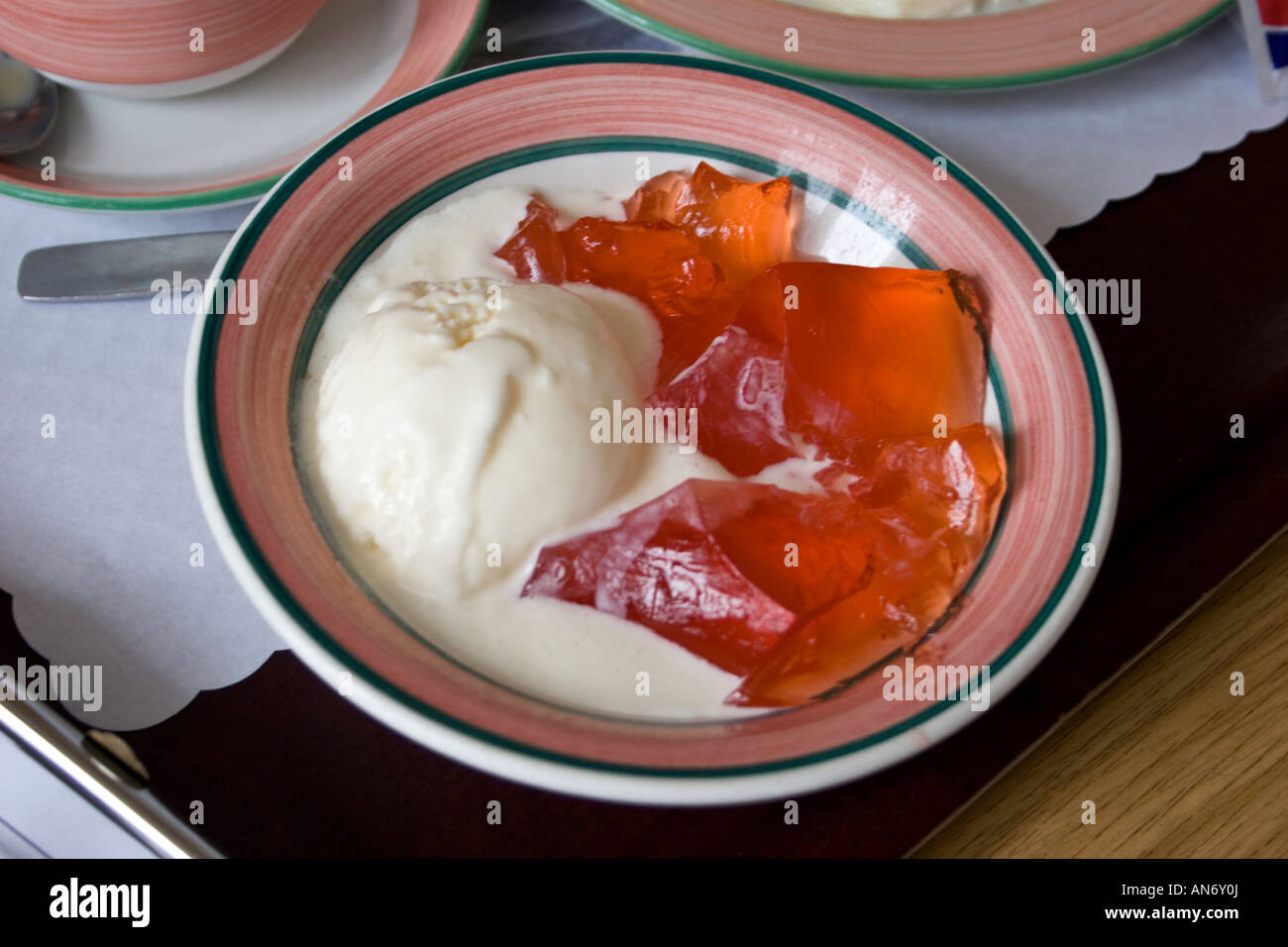 Krankenhaus Essen auf dem Bett Tablett im Bezirk Stockfoto