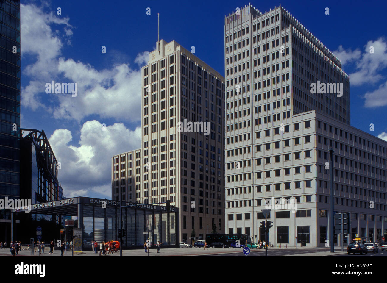 Berlin. Potsdamer Platz. Hotel Ritz-Carlton und Beisheim-Center. Hochhäuser. U-Bahnstation Potsdamer Platz. Stockfoto