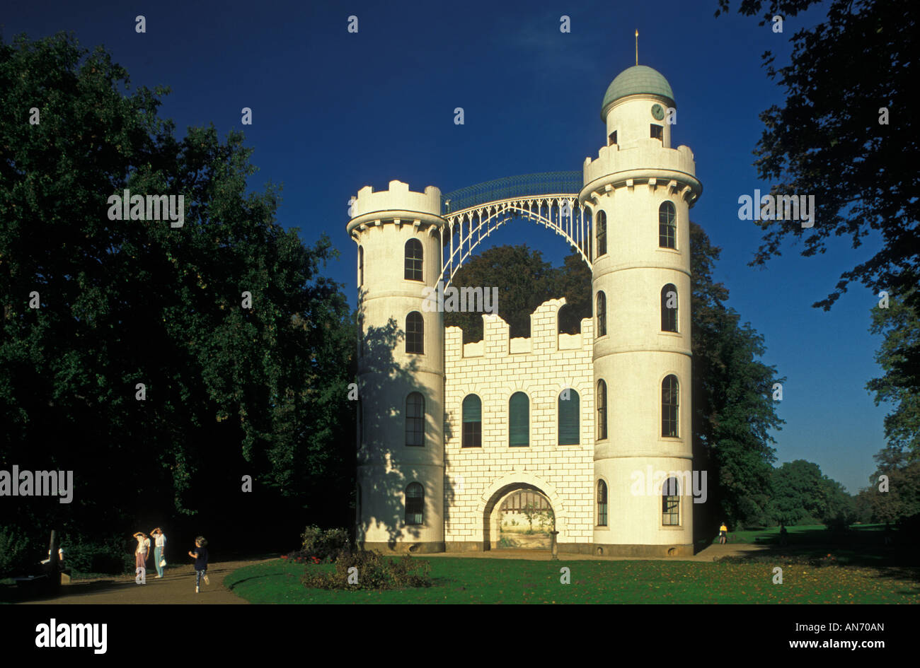 Berlin. Schloss Auf der Pfaueninsel. Schloss auf der Pfaueninsel. UNESCO World Heritage Site, Wannsee, Berlin, Deutschland, Europa. Stockfoto