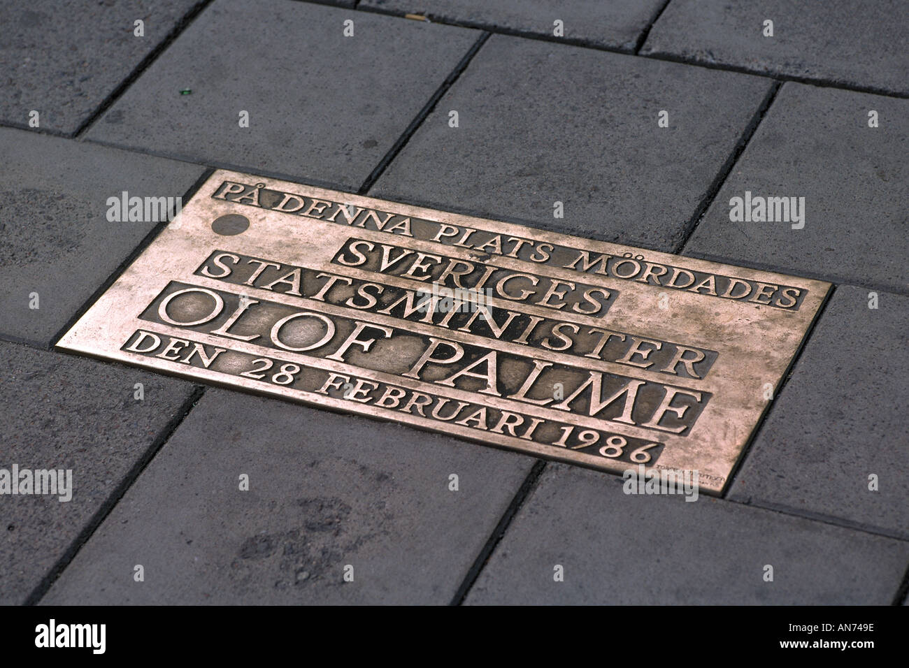 Plaque, wo der schwedische Ministerpräsident Olof Palme ermordet wurde, in Stockholm Schweden die Straße Sveavägen er gewesen ist Stockfoto