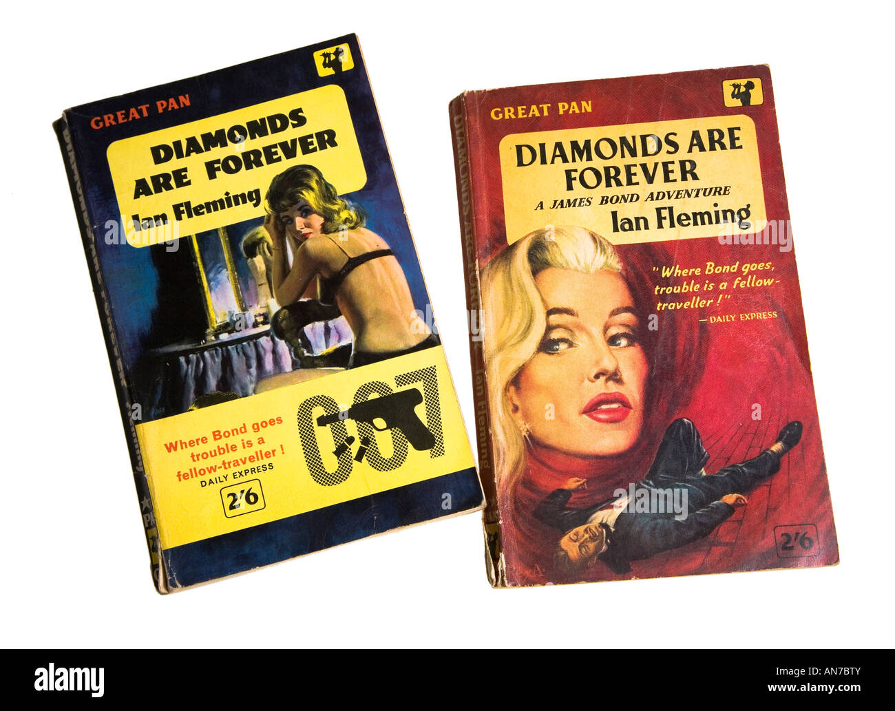 Frühe Ausgabe James Bond Taschenbuch Bücher mit verschiedenen Cover-Artwork für zwei der 1950er Jahre Drucke Stockfoto