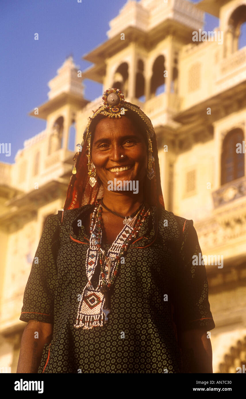 Indien Rajasthan Udaipur Tripolia Gate Rajasthani Lady Stockfoto