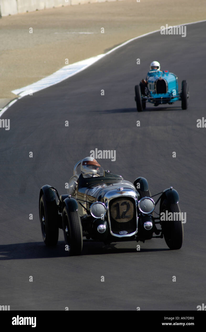 1939 Lagonda V12 ist gefolgt von einer 1927 Bugatti T-38 b auf der 33. Monterey Historic Automobil Rennen 2006 Stockfoto