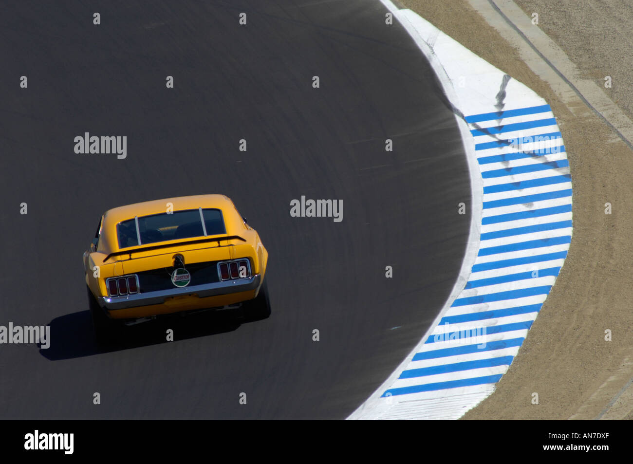 Dan Lipetz Rennen 1970 Ford Mustang Boss 302 bei den 2006 Rolex Monterey Historic Automobil Rennen Stockfoto