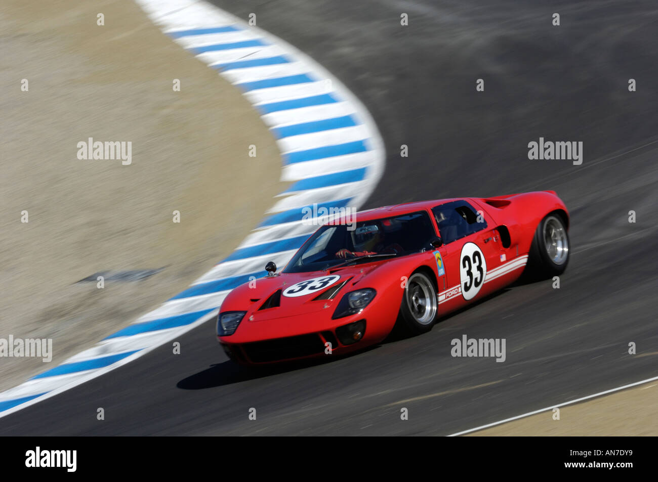Tom Armstrong fährt seine 1966 Ford GT-40 bei den 2006 Rolex Monterey Historic Automobil Rennen Stockfoto