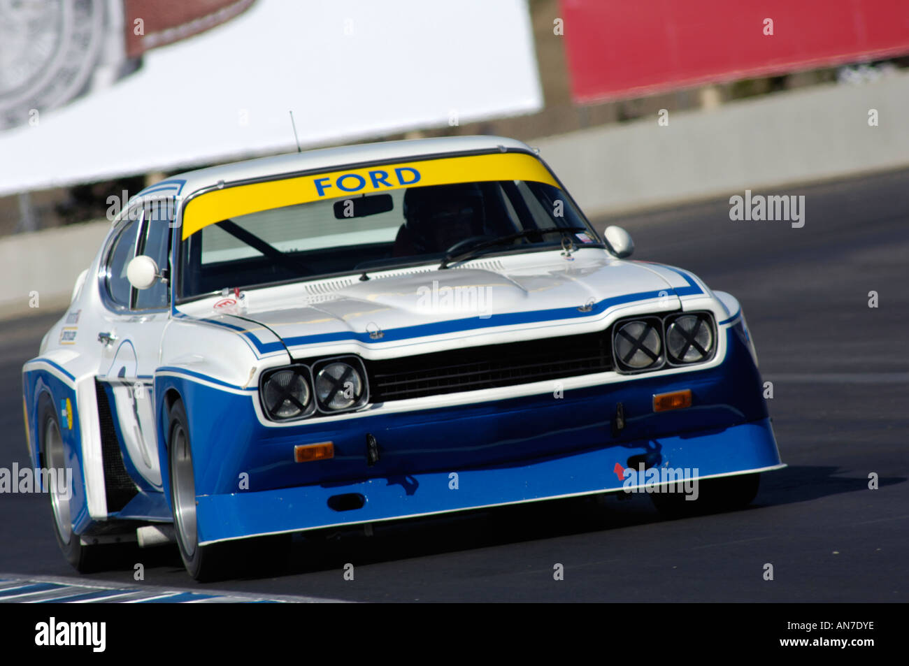 Jon Norman Rennen seine 1974 Ford Capri auf der 33. Rolex Monterey Historic Automobil Rennen 2006 Stockfoto