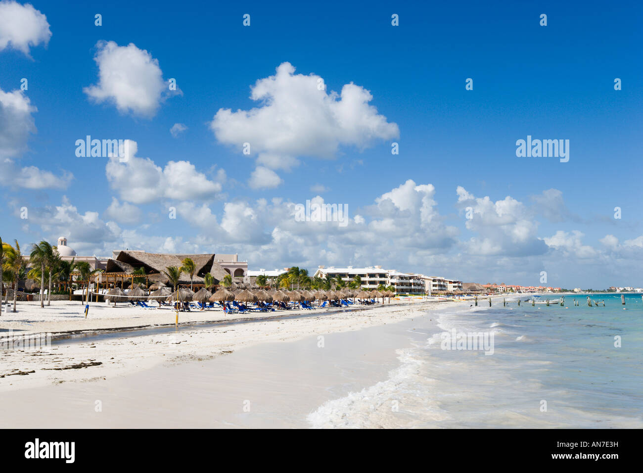 Am Strand außerhalb Hotel Excellence Riviera Cancun, Riviera Maya, Halbinsel Yucatan, Quintana Roo, Karibikküste, Mexiko Stockfoto