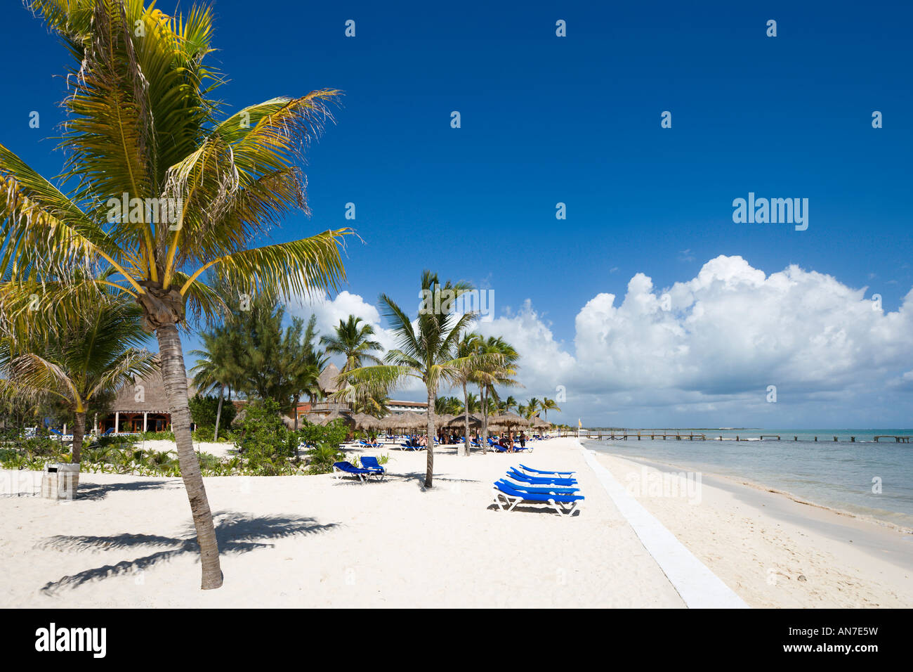 Am Strand außerhalb Hotel H10 Hacienda Maya, Riviera Maya, Halbinsel Yucatan, Quintana Roo, Karibikküste, Mexiko Stockfoto