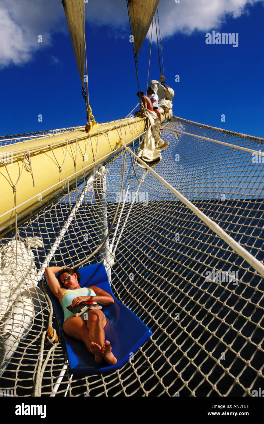 Karibik-Kreuzfahrt, Royal Clipper, entspannen Sie sich auf dem Bugspriet Netto Stockfoto