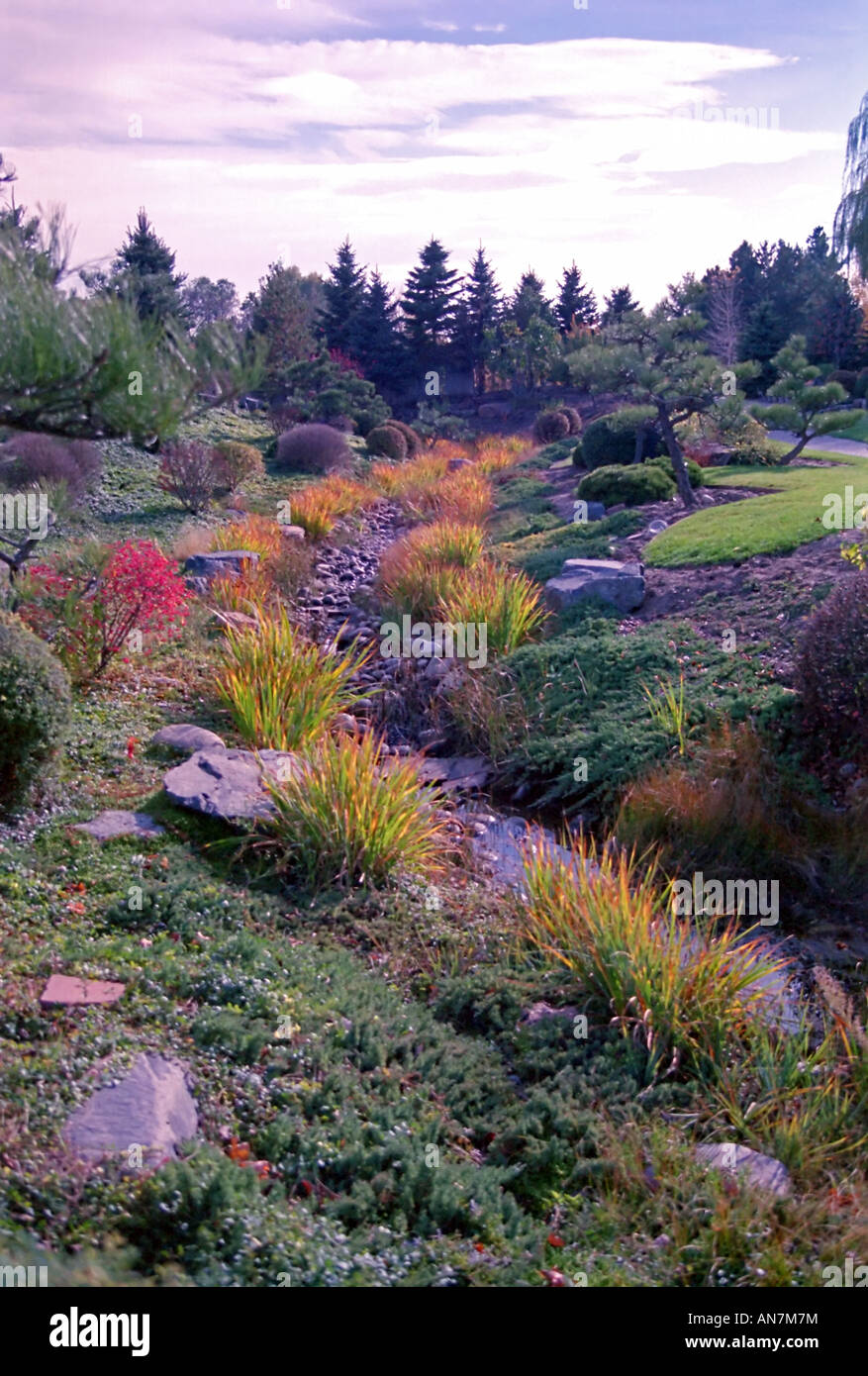 Die üppig und wunderschön geformten Denver Botanic Gardens in Colorado, USA im September, als Sommer drehte sich bis zum Herbst. Stockfoto