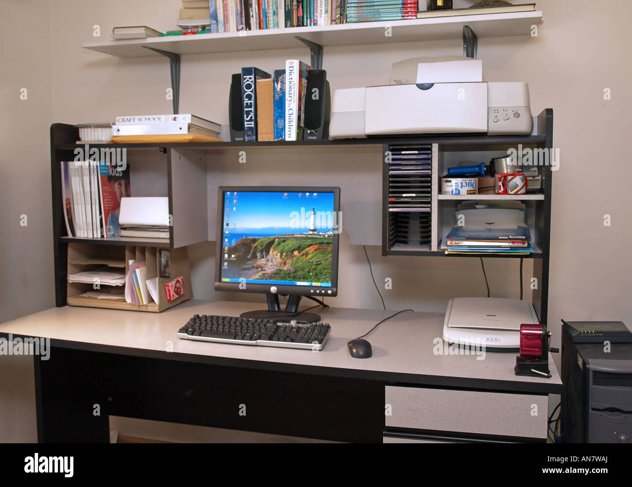 USA Amerika-Porträt von einem Personal-Computer oder PC komplett mit Maus und Tastatur in einer home-Office-Umgebung Stockfoto