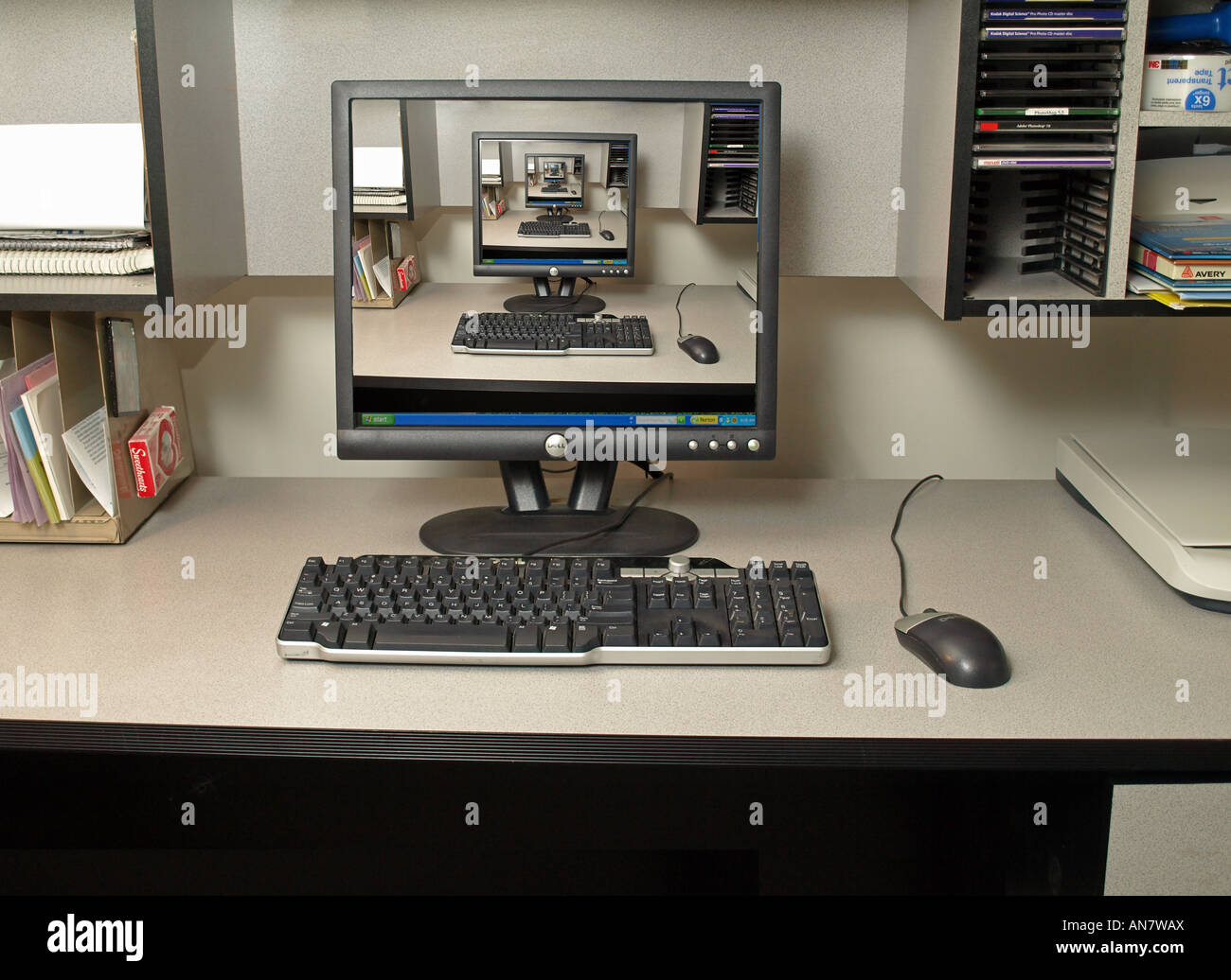 Porträt eines PC oder PC mit Maus und Tastatur in einer home-Office-Umgebung Stockfoto