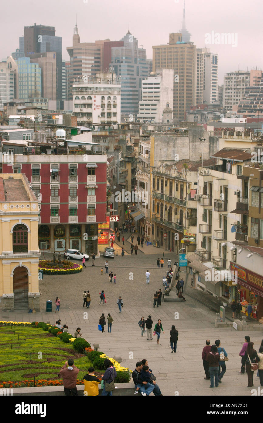 Alte Kolonial-Stil Gebäude stehen im Kontrast zu modernen erhebt sich in der ehemaligen portugiesischen Kolonie Macau China Stockfoto