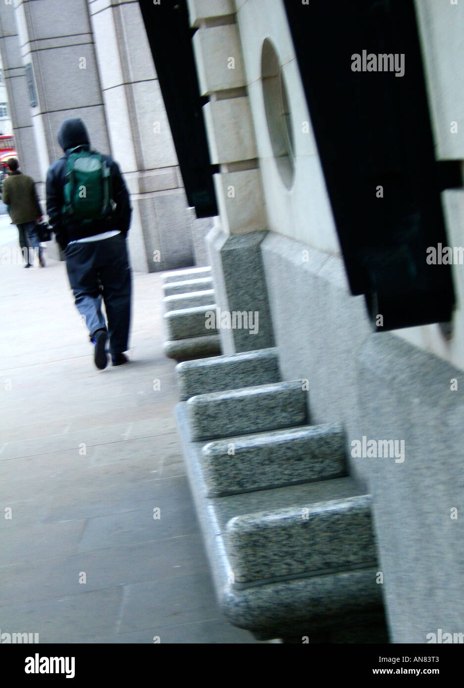 Mann zu Fuß Liverpool Street London Stockfoto