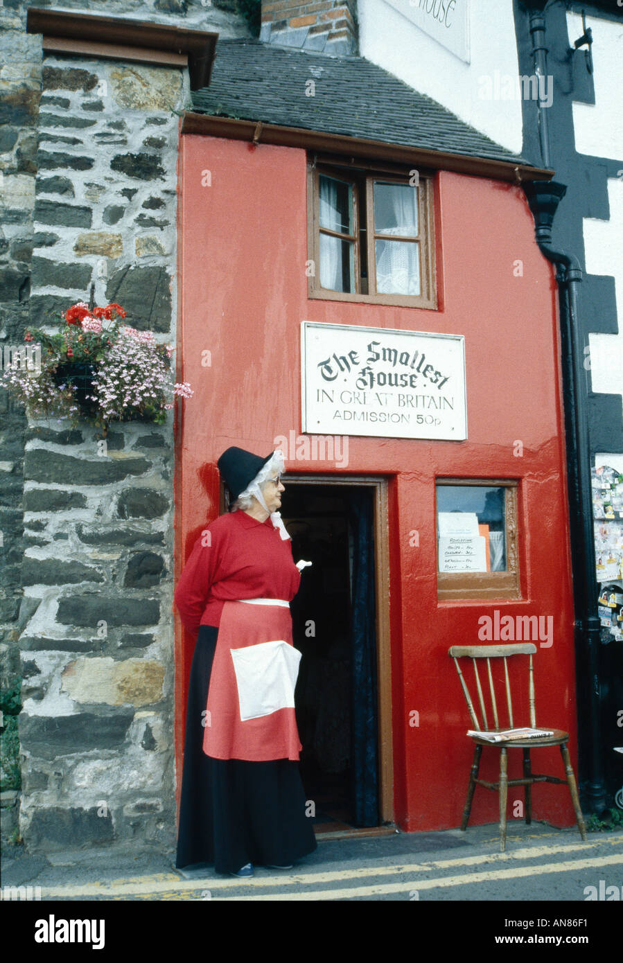 Das Quay House, das kleinste Haus in Großbritannien, Conwy, Wales. Von außen. Stockfoto