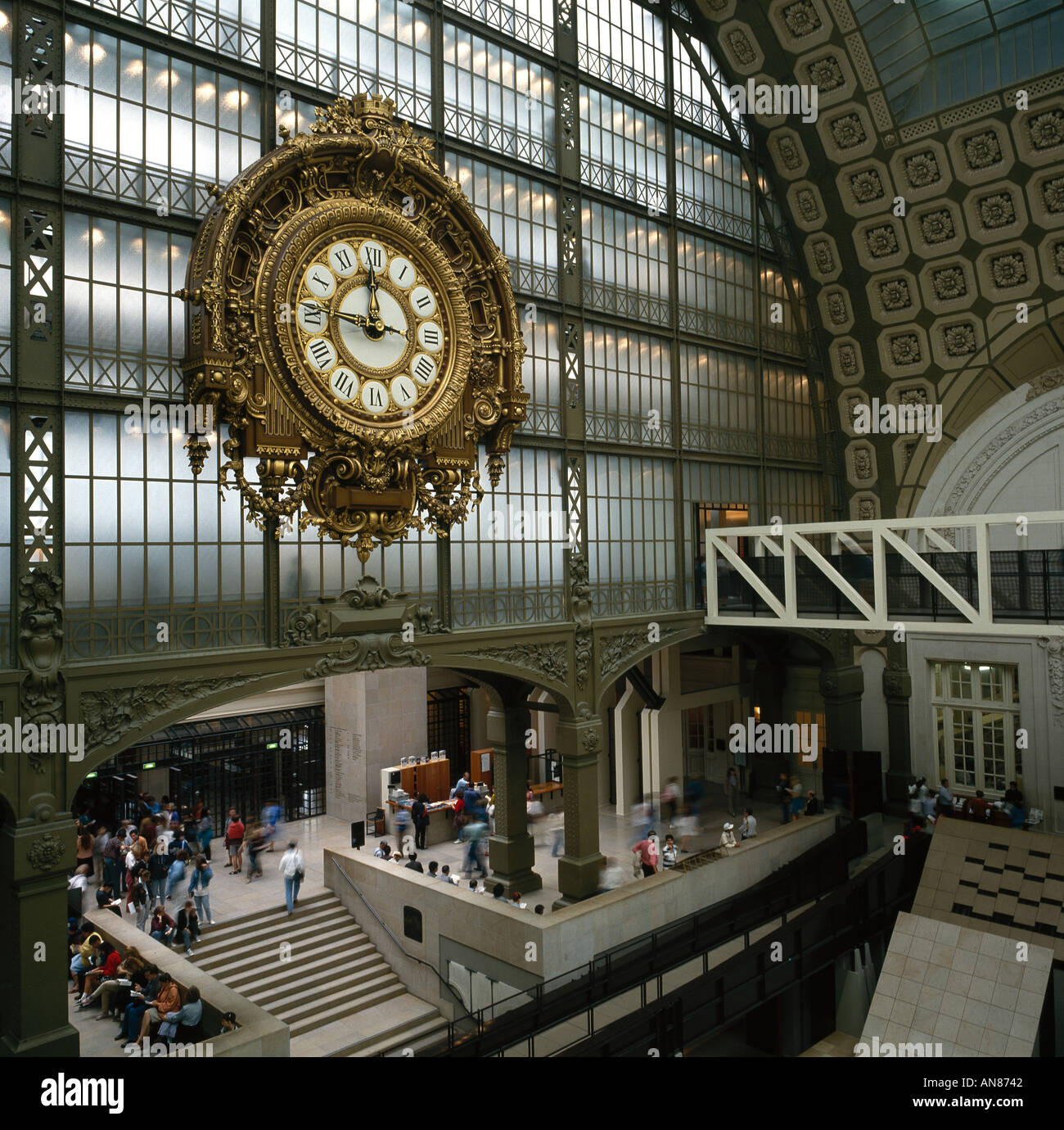 Musée D' Orsay, Paris. Innenraum. Architekt: Victor Laloux 1900, Gae Aulenti 1980er Jahre Stockfoto