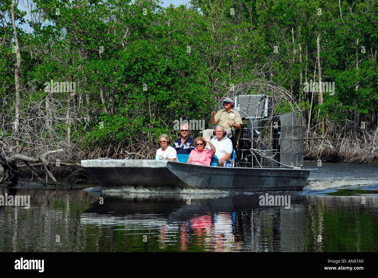 Besucher auf ein Luftkissenboot fahren aber der Everglades National Park in der Nähe von Everglades City Florida USA Stockfoto