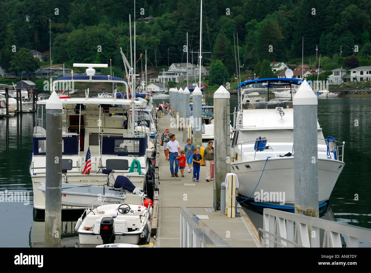 Der Yachthafen in der Küstenstadt Stadt von Gig Harbor nördlich von Tacoma auf der Olympic Peninsula in der Nähe von Seattle Washington USA Stockfoto