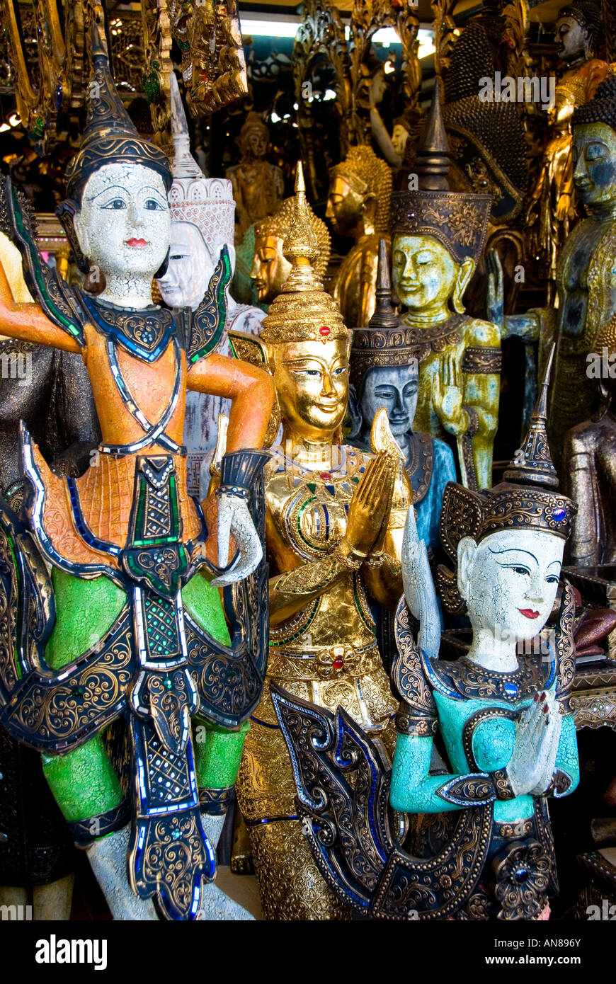 Der Wochenendmarkt Chatuchak, Bangkok, Thailand, traditionelle Thai Antiquitäten Stockfoto