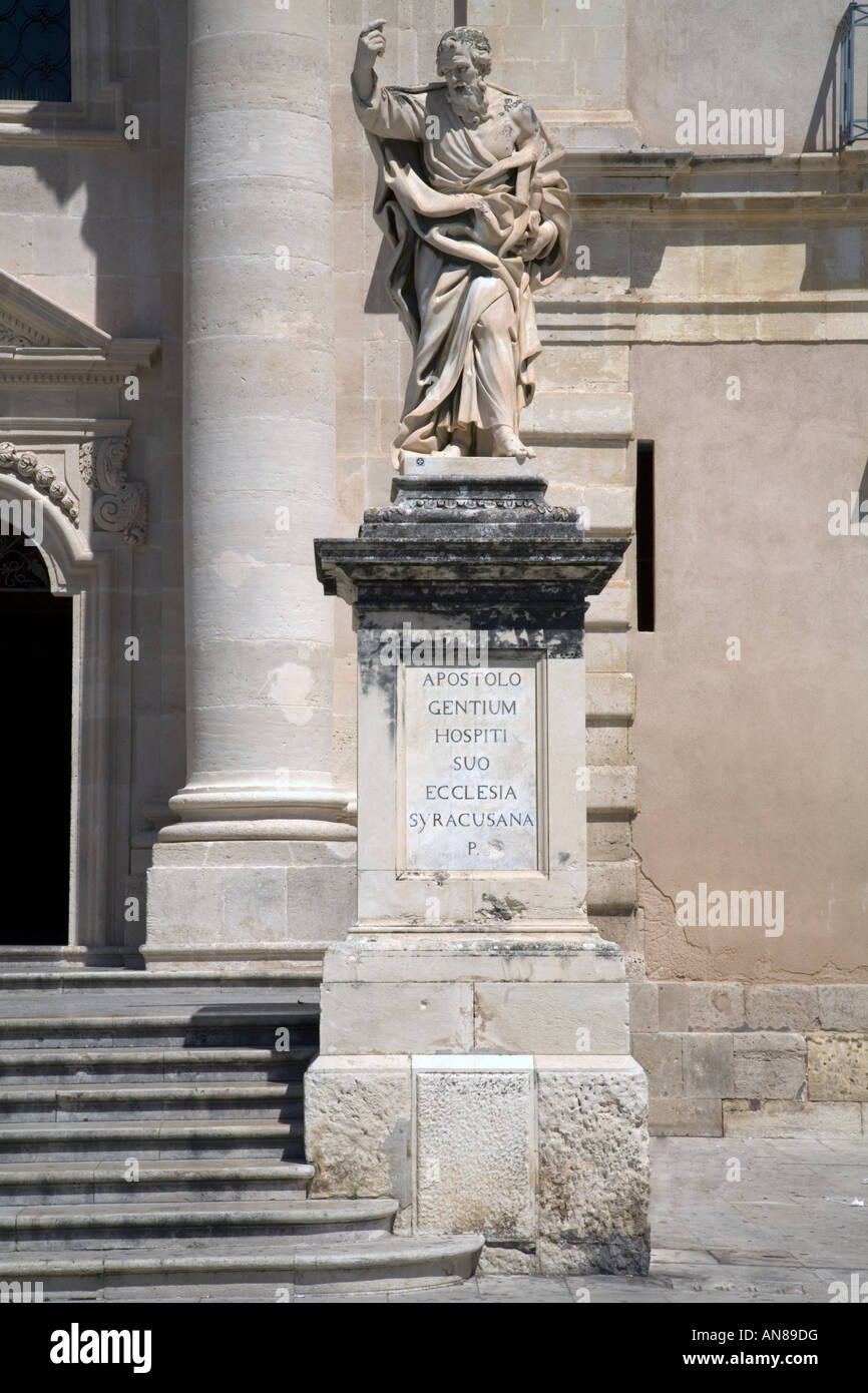 Statue von St. Paul der Apostel Duomo Ortygia Siracusa Sizilien Italien Stockfoto