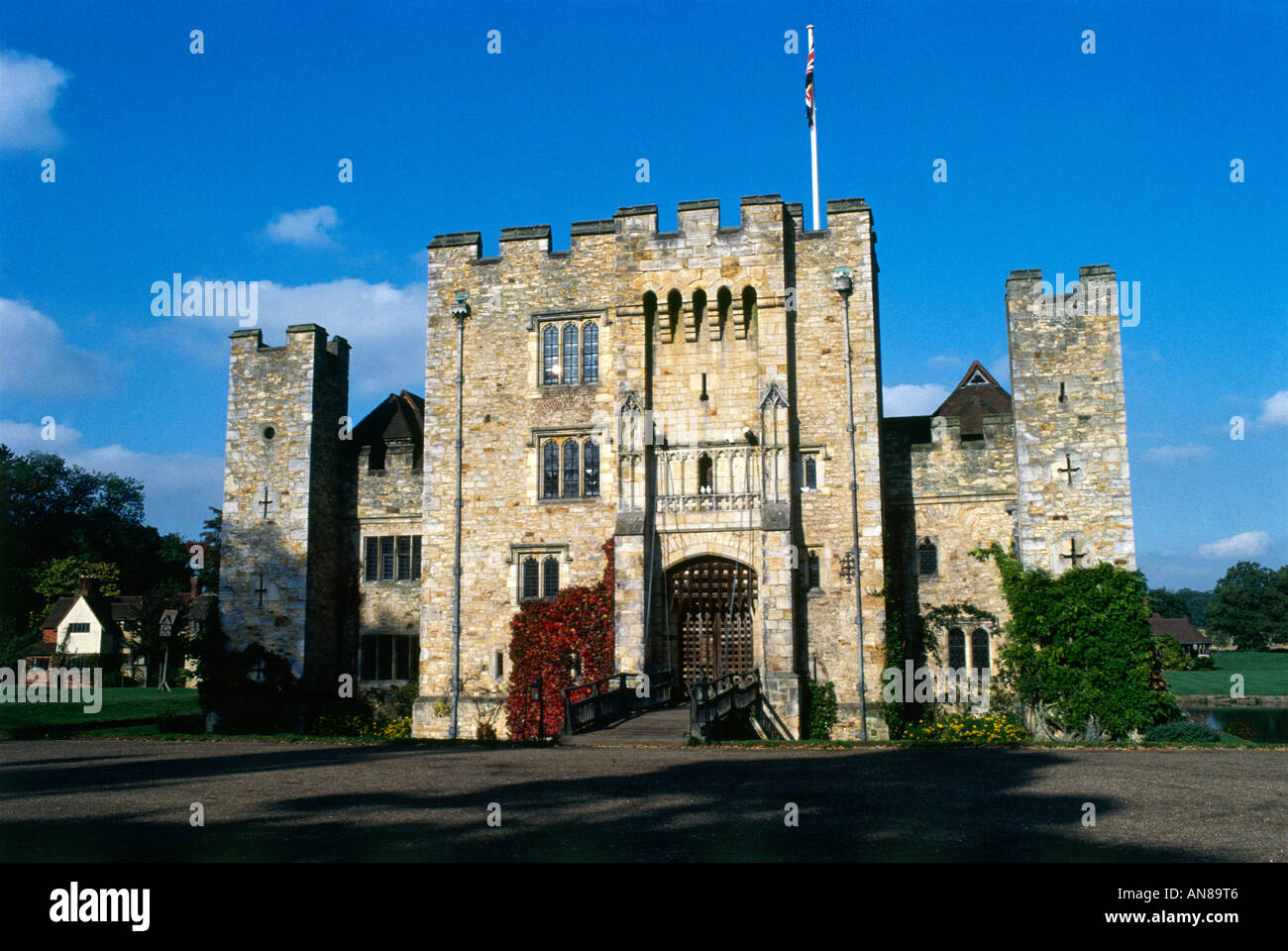 Hever Castle der älteste Teil des Schlosses erbaute ca. 1270 1500 die Bullen Familie hinzugefügt ein Tudor Wohnhaus innerhalb der Schutzmauer Stockfoto