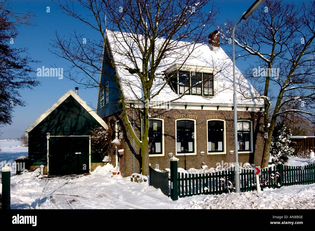 Niederlande Holland Winter Schnee Eis Immobilien Landhausvilla in der Nähe von Leiden Leiderdorp Koudekerk Stockfoto