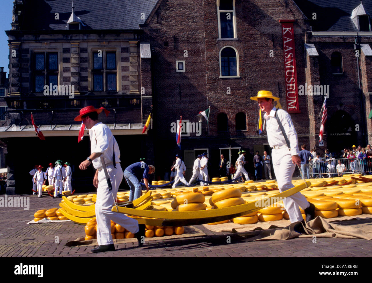 Muiden Niederlande Holland Geschichte historische Stadt Käse Markt Träger Tracht Stockfoto