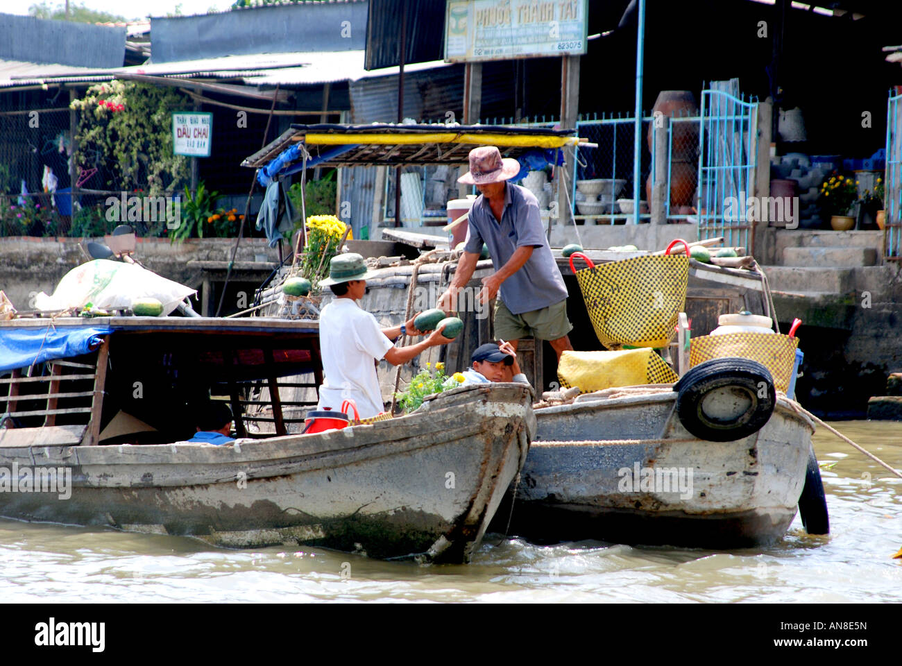 Vietnam-Saigon-Ho-Chi-Minh-Stadt Mekong Fluss Frau Handel Geschäft Bootsmarkt Stockfoto