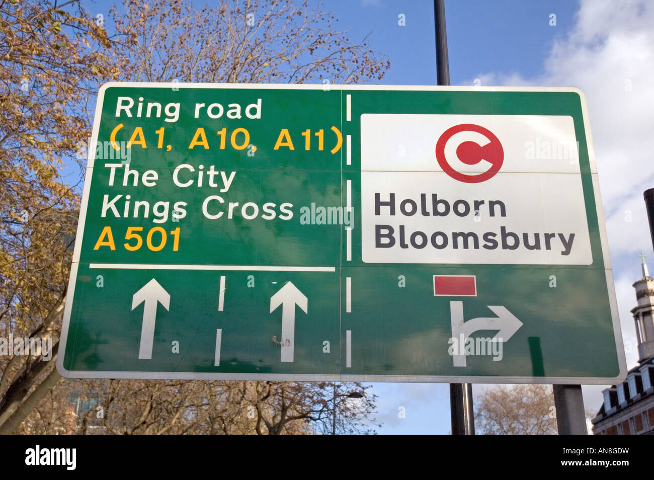 Verkehrsaufkommen und Staus laden Schilder Central London England, UK Stockfoto