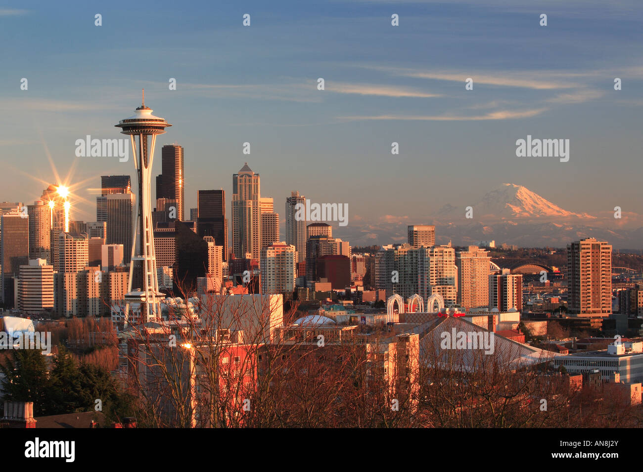 Seattle von Kerry Park am Winterabend Stockfoto