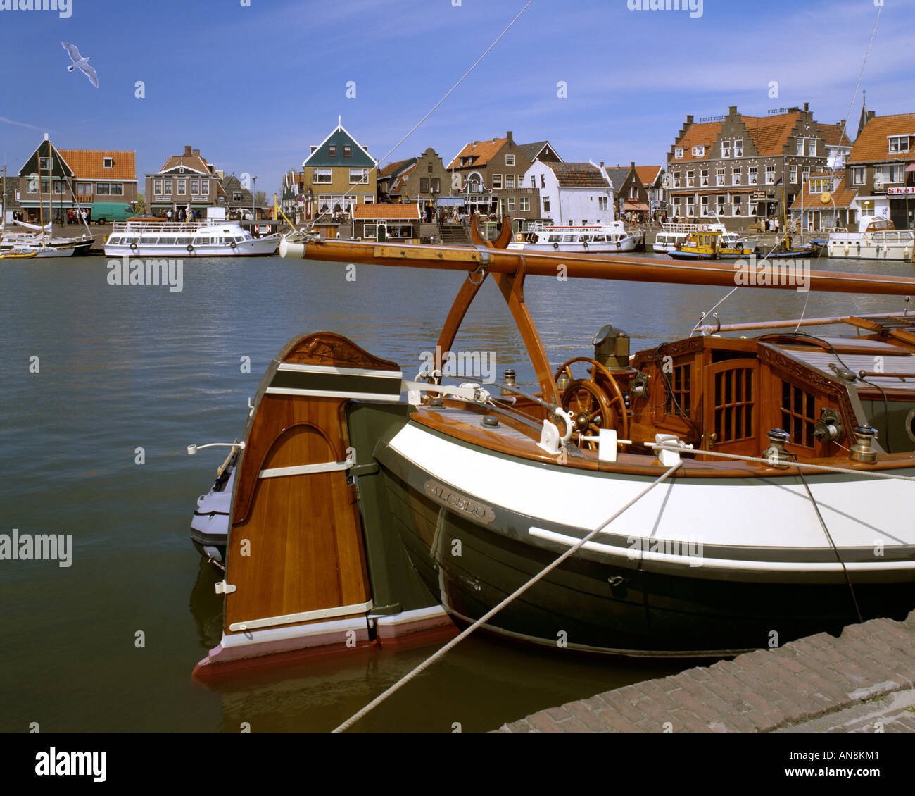 NL - NOORDHOLLAND: Der Hafen von Volendam Stockfoto